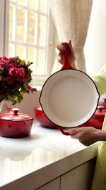 تابه گرد چدن رنگ قرمز