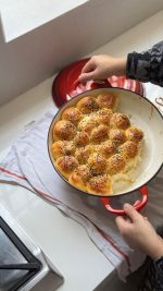 تابه چدن درب دار رنگ قرمز - Image 3