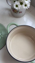 داچ آون قابلمه چدن سایز ۲۲ رنگ سبز پاستیلی - تصویر 4