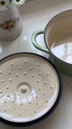 داچ آون قابلمه چدن سایز ۲۲ رنگ سبز پاستیلی - تصویر 7